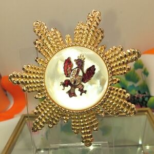 Vintage Gold Tone Coro Shield Or Medal Type Brooch With Mother Of Pearl Center